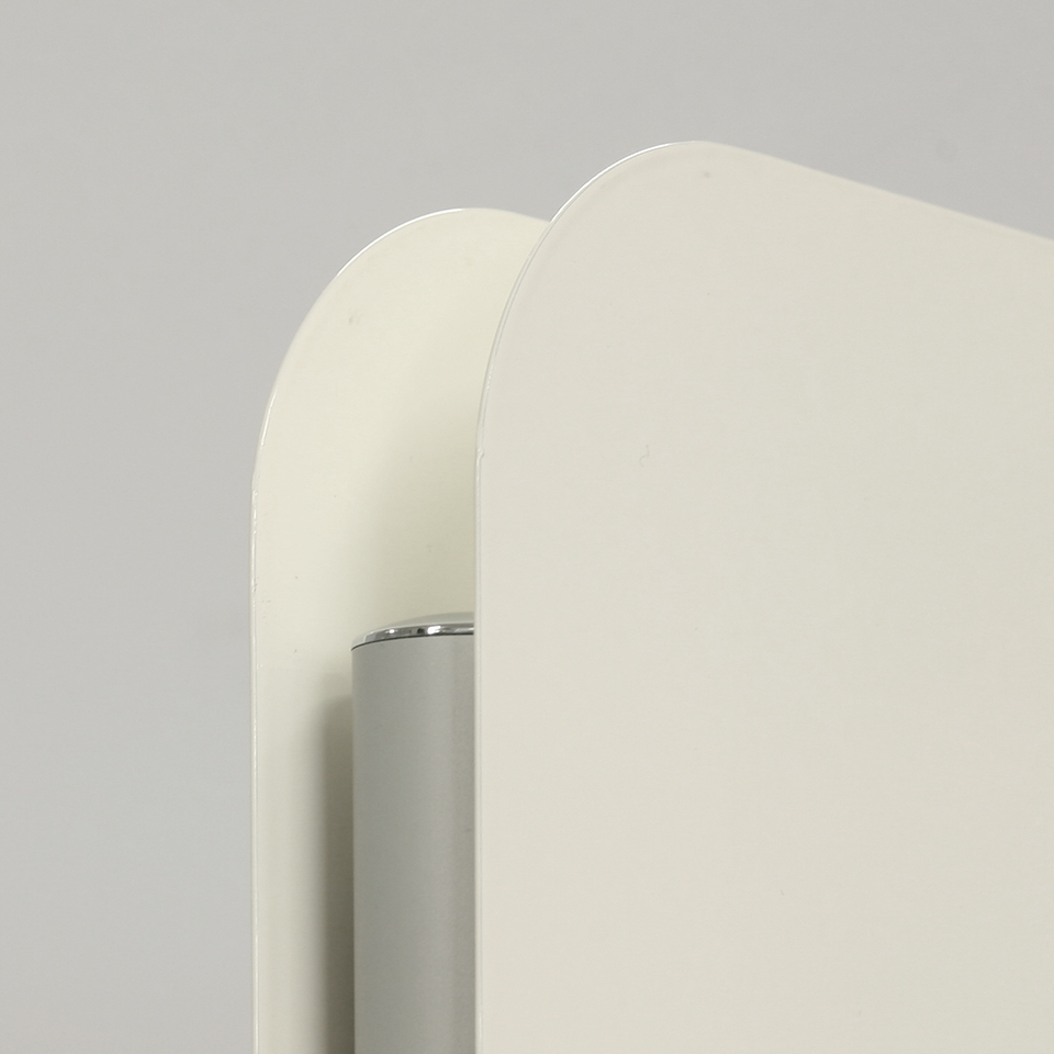 dettaglio-porta-poster-bifacciale finitura porta-poster